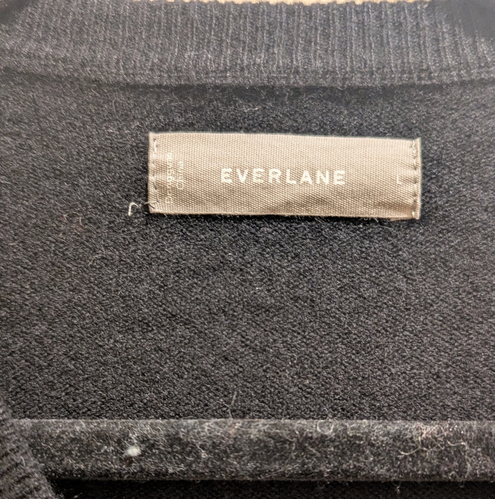 *Flawed* Everlane Men's Black V-Neck Long Sleeve 100% Cashmere Sweater- L - Picture 10 of 14